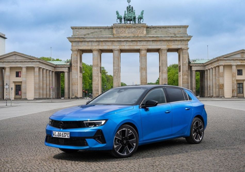 Berlina compatta elettrica Opel Astra Electric