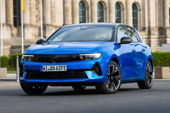 Berlina compatta elettrica Opel Astra Electric