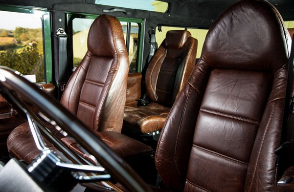 Come prendersi cura adeguatamente degli interni in pelle dell’auto