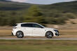 Recensione della berlina elettrica compatta Peugeot e-308 foto 3