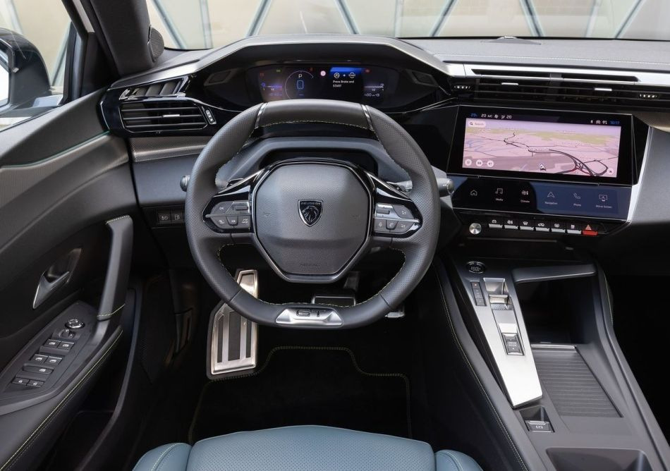 Recensione della berlina elettrica compatta Peugeot e-308