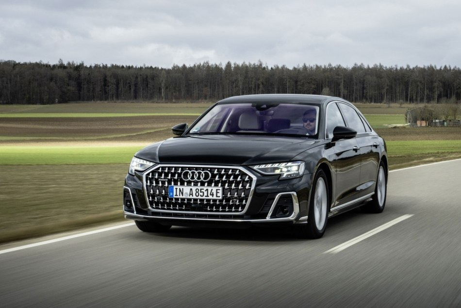 Revisione della berlina a trazione integrale Audi A8 aggiornata