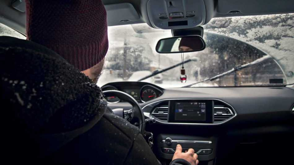Come riscaldare rapidamente e correttamente l’interno di un’auto in inverno?