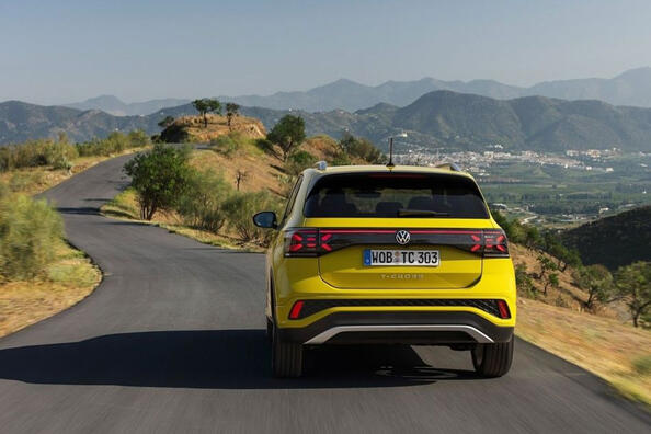 Revisione del crossover subcompatto Volkswagen T-Cross aggiornato Foto 4