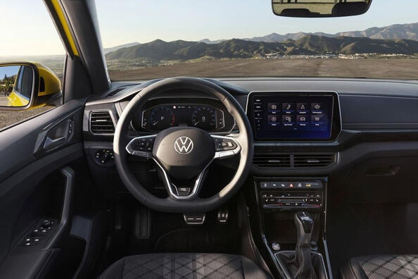 Revisione del crossover subcompatto Volkswagen T-Cross aggiornato Foto 5