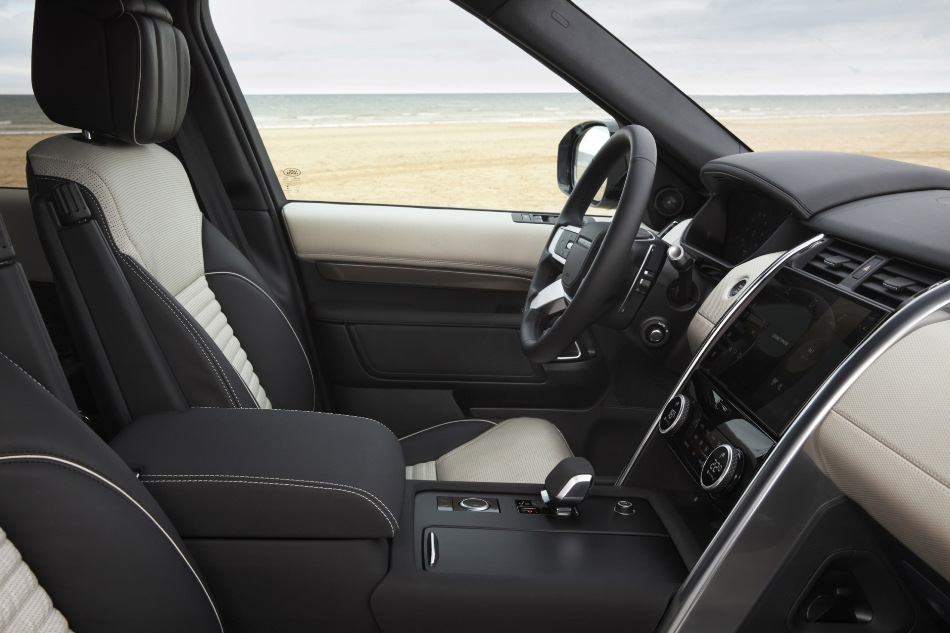 Revisione della quinta generazione del SUV Land Rover Discovery