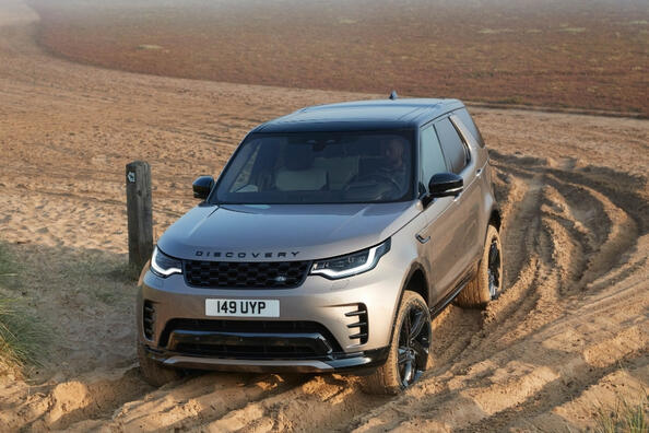 Revisione della quinta generazione del SUV Land Rover Discovery