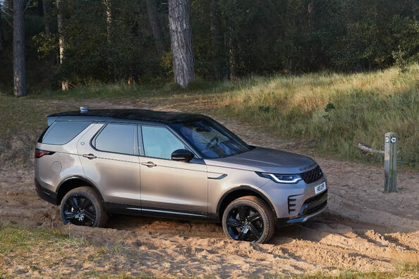 Revisione della quinta generazione del SUV Land Rover Discovery Foto 4