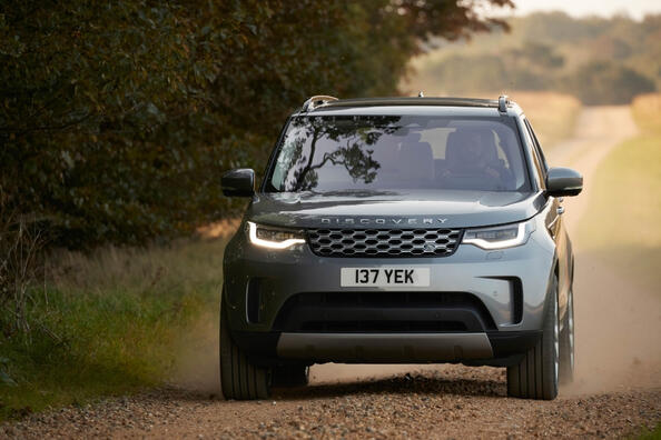 Revisione della quinta generazione del SUV Land Rover Discovery Foto 3