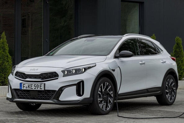 Revisione della berlina fuoristrada KIA XCeed aggiornata