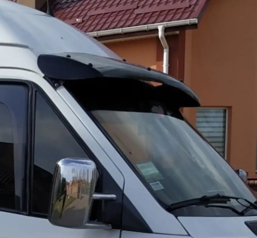 Deflettore parabrezza auto: cos’è e come scegliere
