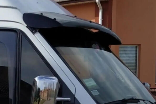 Deflettore parabrezza auto: cos’è e come scegliere Foto 2
