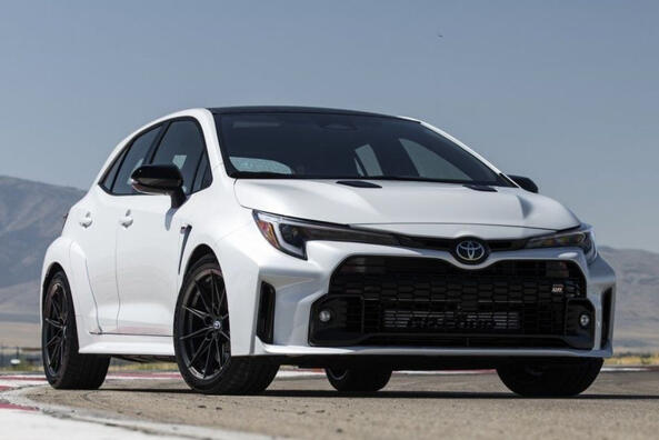 Hatchback Toyota Corolla GR a quattro ruote motrici «caricata» Foto 4