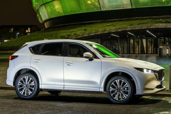 Revisione del crossover Mazda CX-5 aggiornato di seconda generazione Foto 4