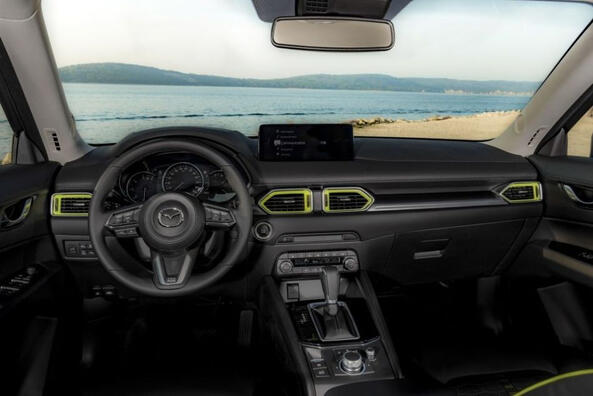 Revisione del crossover Mazda CX-5 aggiornato di seconda generazione Foto 5