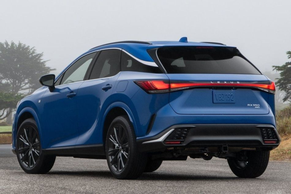 Revisione del crossover premium Lexus RX di quinta generazione