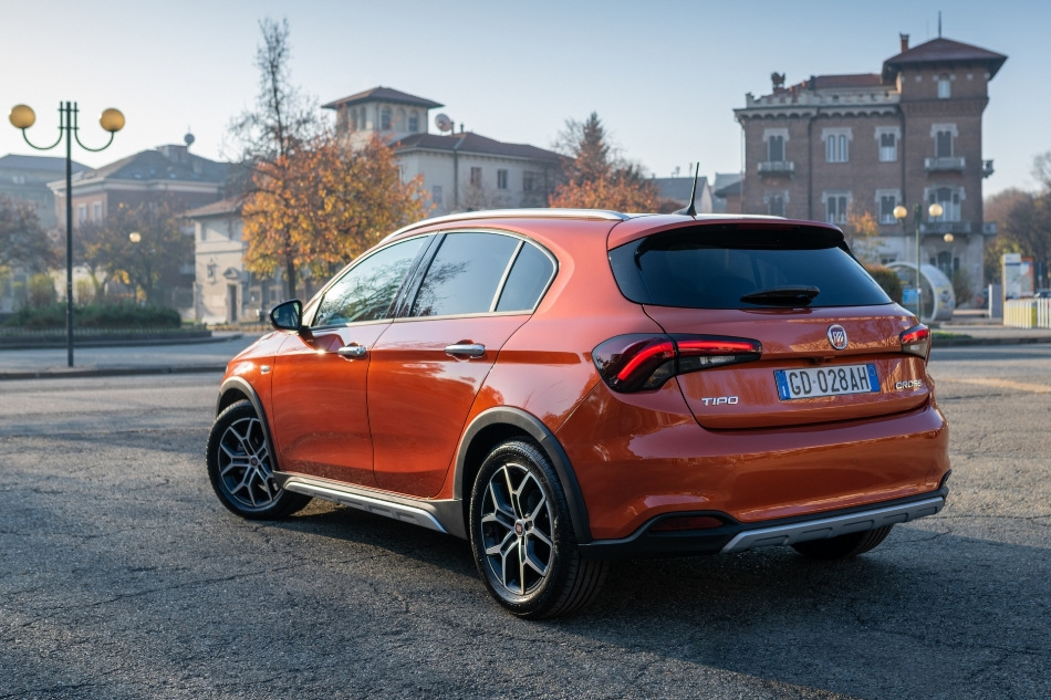 Panoramica del crossover hatchback Fiat Tipo Cross