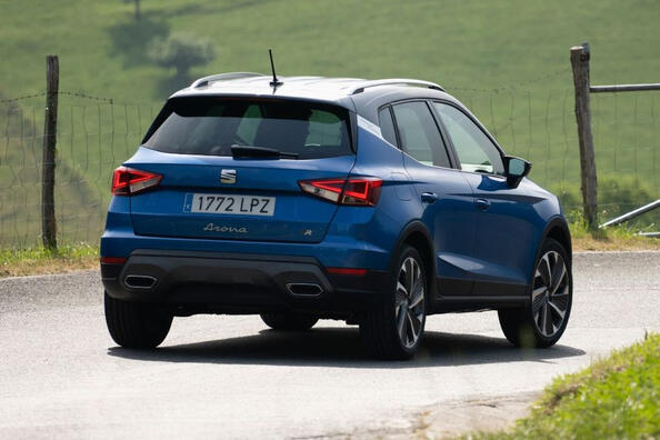 Panoramica del crossover compatto SEAT Arona aggiornato Foto 2