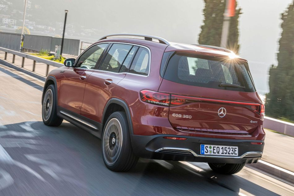 Mercedes-Benz EQB: un elegante crossover elettrico