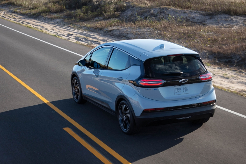 Revisione della berlina elettrica Chevrolet Bolt EV aggiornata