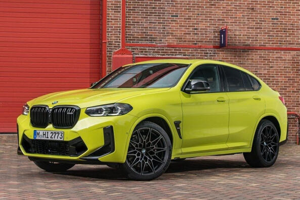 Panoramica della modifica sportiva del crossover BMW X4 M