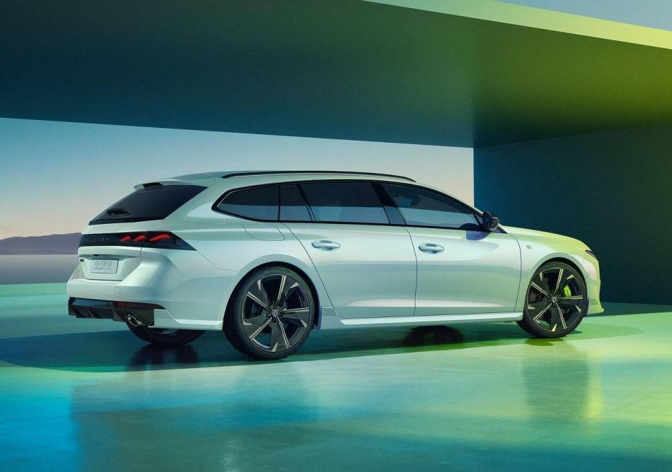 Revisione della station wagon Peugeot 508 SW aggiornata