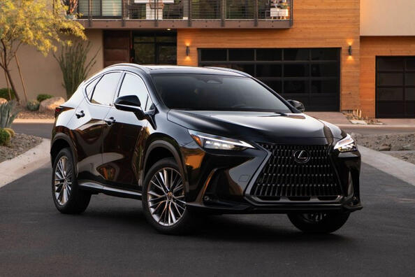 Revisione della seconda generazione del crossover Lexus NX