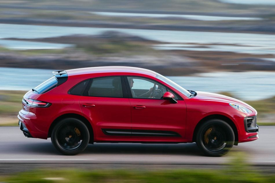Crossover a trazione integrale aggiornato Porsche Macan