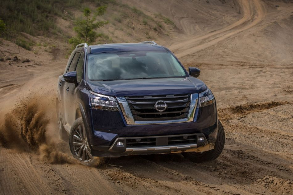 Revisione della quinta generazione del SUV Nissan Pathfinder