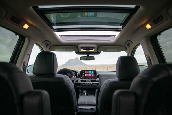 Revisione della quinta generazione del SUV Nissan Pathfinder Foto 6