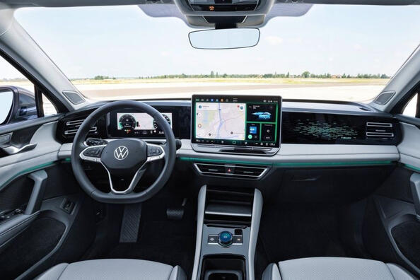 Recensione della nuova generazione del crossover Volkswagen Tiguan Foto 5