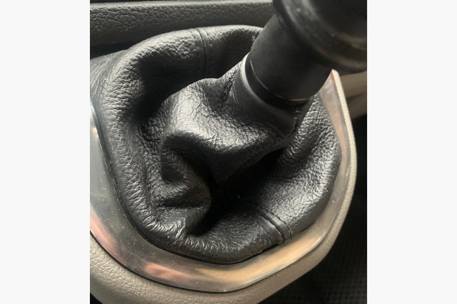 Volkswagen T6 2015-2024 Cuffia cambio in pelle Foto 2