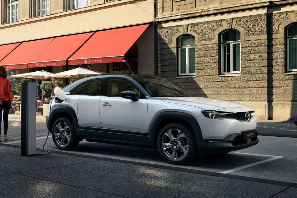 La prima generazione del crossover elettrico Mazda MX-30