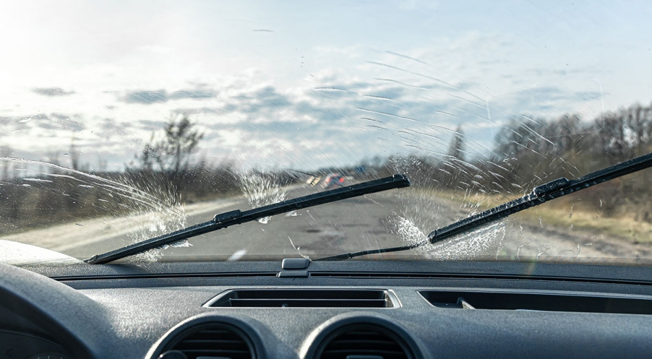 Perché i tergicristalli dell’auto scricchiolano e come eliminarlo?
