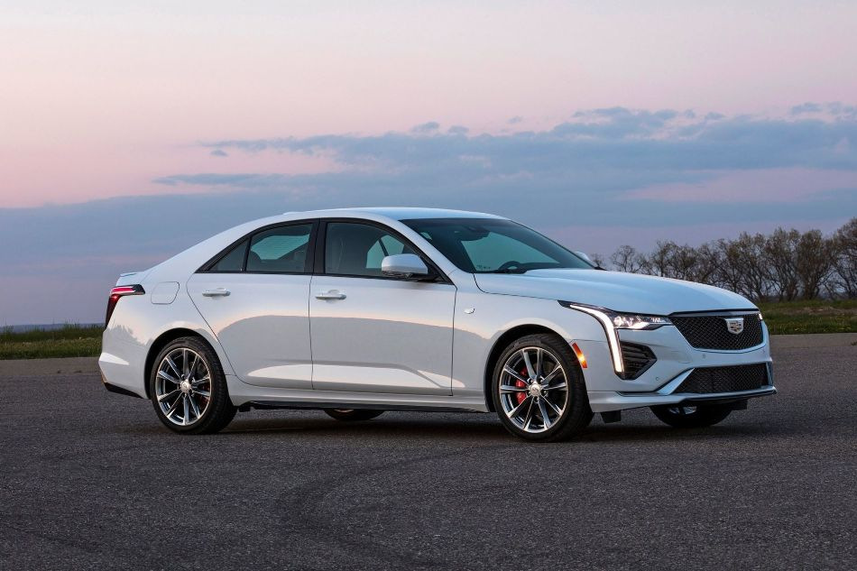 Cadillac CT4: lusso, prestazioni e tecnologia in una berlina compatta