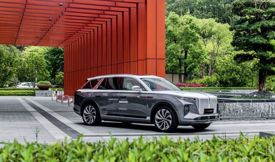 Hongqi E-HS9: un’auto elettrica di lusso dalla Cina