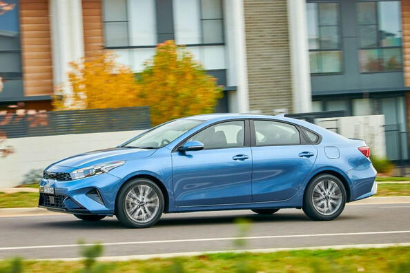 KIA Cerato: berlina aggiornata della quarta generazione Foto 3