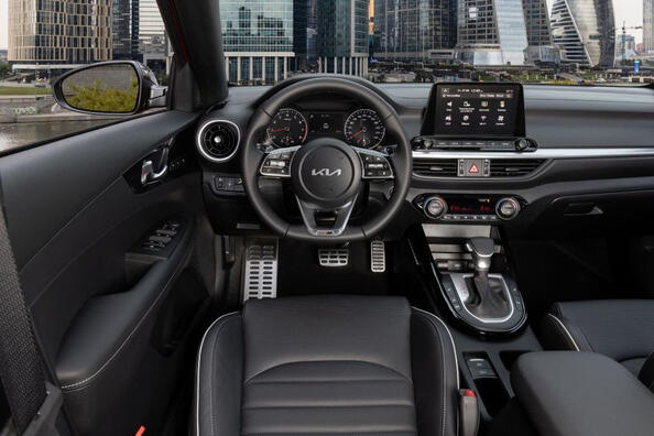 KIA Cerato: berlina aggiornata della quarta generazione Foto 6