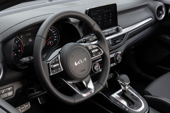 KIA Cerato: berlina aggiornata della quarta generazione Foto 5