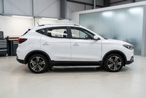 MG ZS 2017-2024 Pedane Laterali BlackLine (2 pz, Alluminio) foto 1