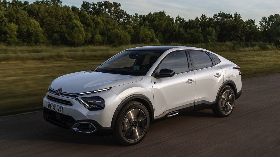Recensione della cross-berlina elettrica Citroen e-C4 X