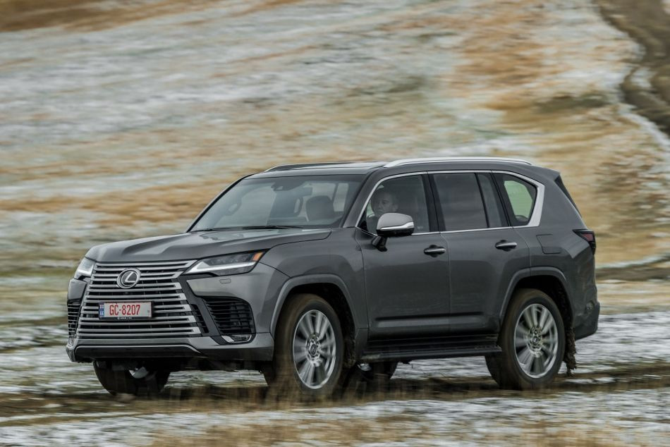 Panoramica del SUV Lexus LX della quarta incarnazione