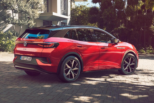 Volkswagen ID.4 GTX: crossover elettrico carico Foto 4
