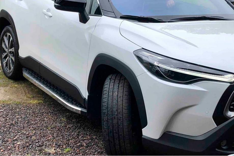 Toyota Corolla Cross 2020- Pedane Laterali BlackLine (2 pz, Alluminio) Foto 1