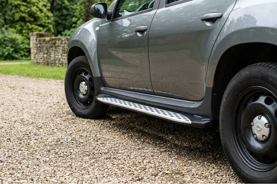 Renault Duster 2008–2017 Pedane Laterali Shining V1 (2 pz, Alluminio) Foto 1