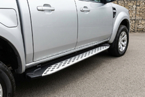 Mazda BT-50 2007-2012 Pedane Laterali Shining V1 (2 pz, Alluminio) foto 1