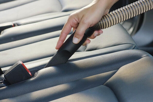 Come aspirare correttamente l’interno dell’auto?