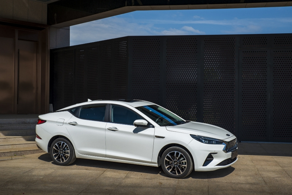Recensione del liftback JAC J7