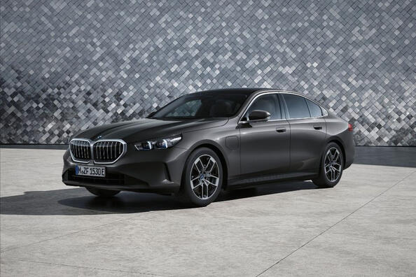 BMW Serie 5: berlina business della nuova generazione Foto 1