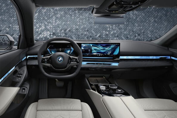 BMW Serie 5: berlina business della nuova generazione Foto 5